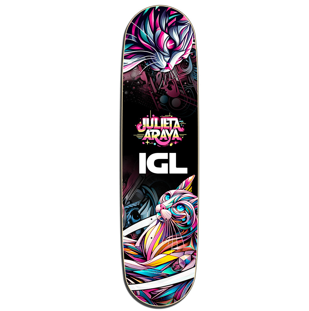 Tabla de skate con grafica de gatos color negro modelo julieta araya marca igl skateboards