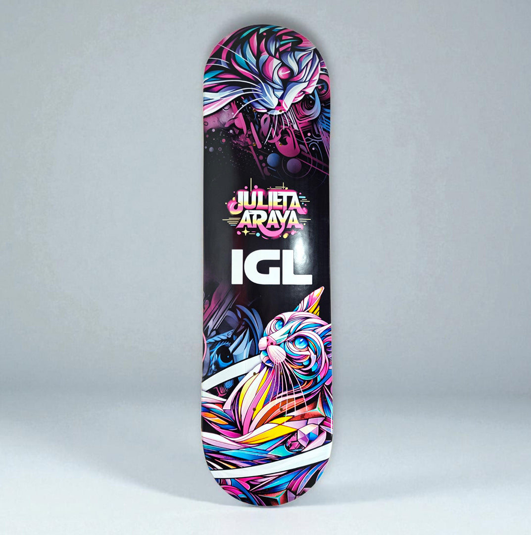 tabla de skate igl pro julieta araya con diseño de gatos