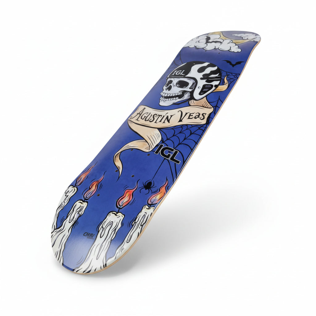 Tabla de skate azul igl con fondo blanco