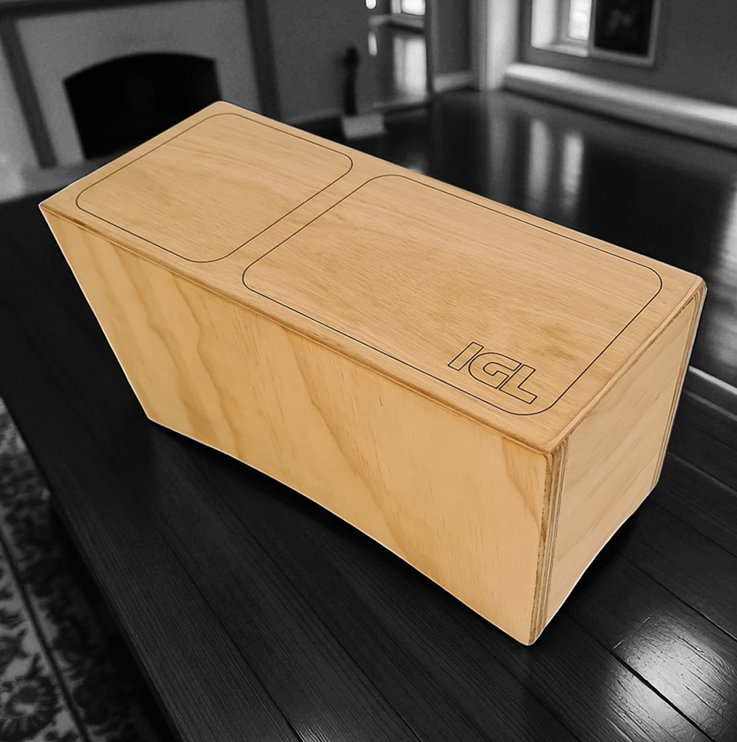 Bongo tambor de madera sobre mesa