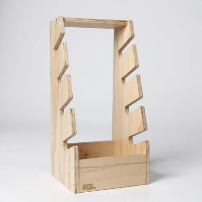 Organizador de madera para tablas de skate con fondo blanco