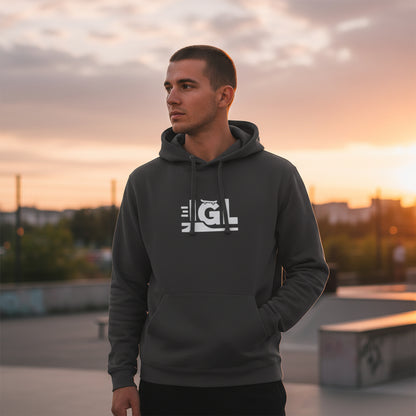 En la puesta de sol con ropa igl poleron negro