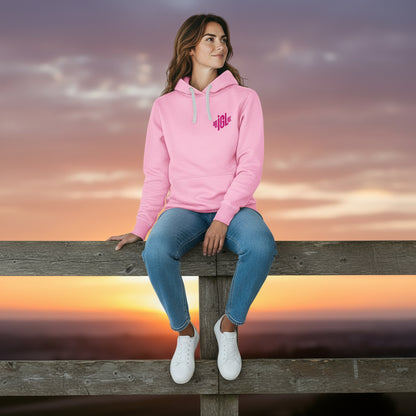 Posando con poleron igl rosado en puesta de sol