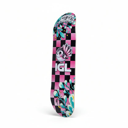 Tabla de skate con cuadrados rosados y negros modelo pro