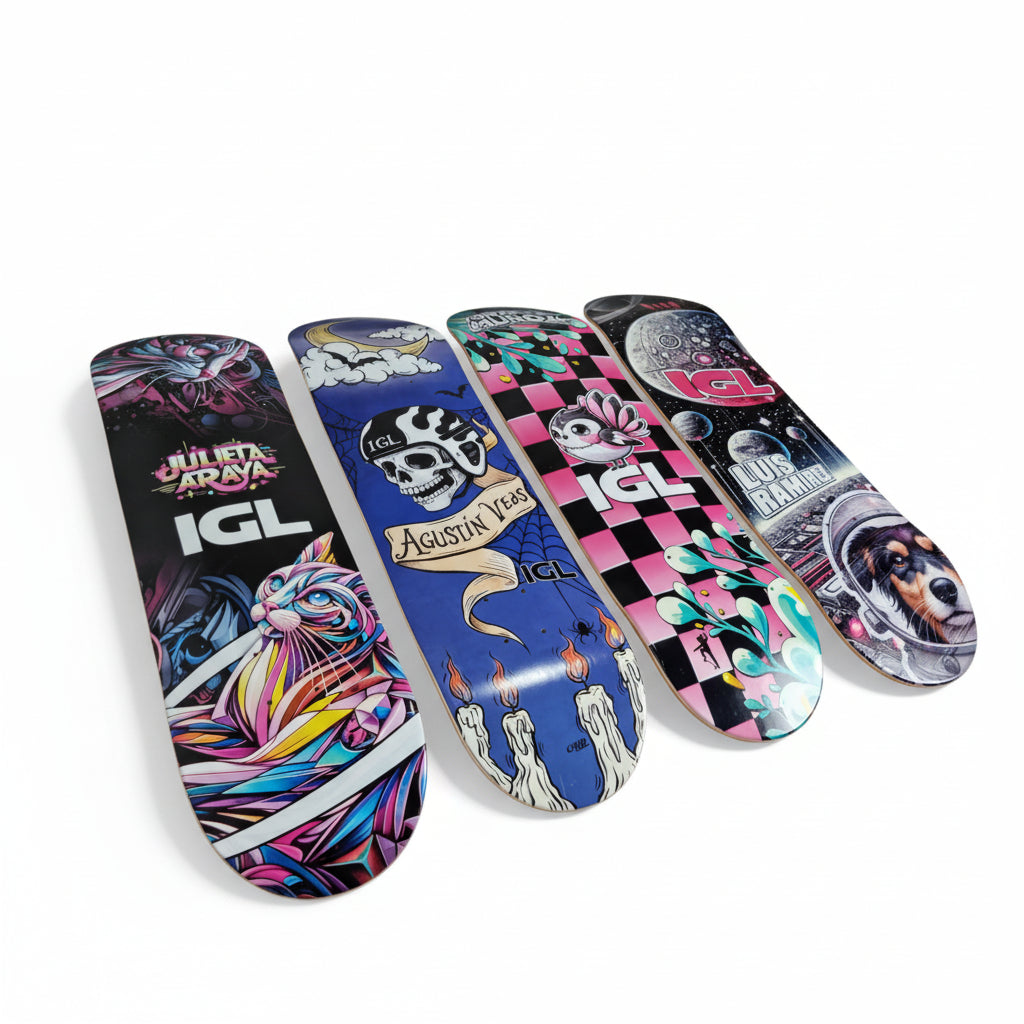 Tablas de skate profesionales vistas desde arriba con fondo blanco