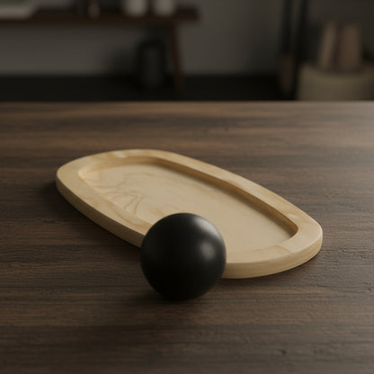 Tabla de quilibrio de madera vista de abajo con su pelota negra para hacer equilibrio