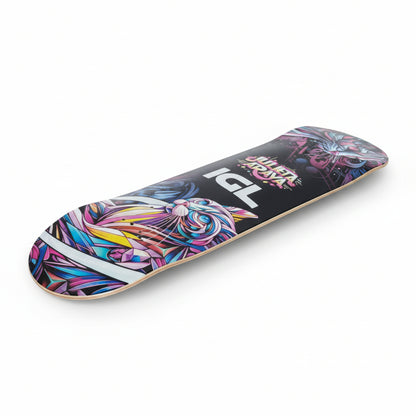 Tabla de skate graficas de gatos espaciales con fondo negro marca igl