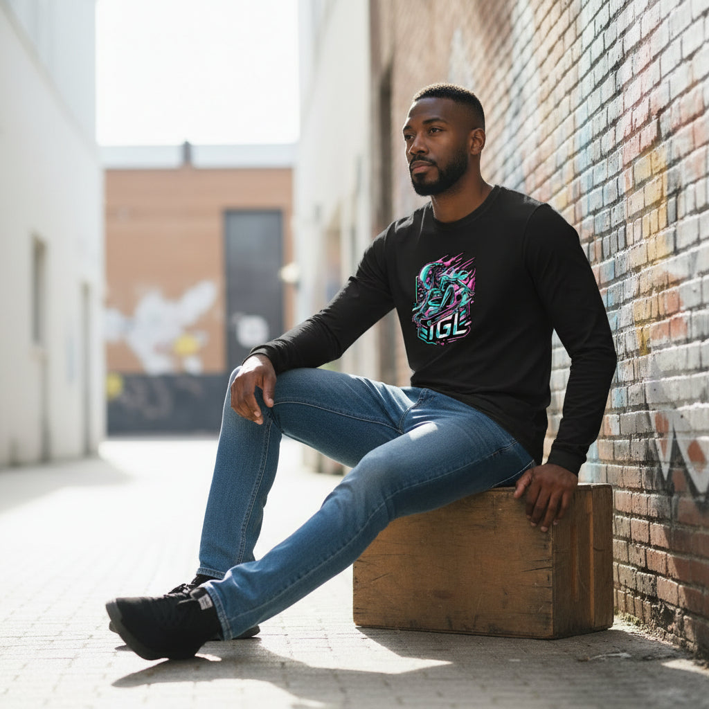 Sentado en la calle con su polera manga larga negra de skate igl