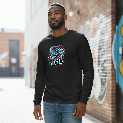 Vestido con polera negra y diseño de extraterrestre en la calle